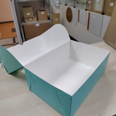Коробка для 6 капкейков, размер 23х16х10 см, цвет мятный.