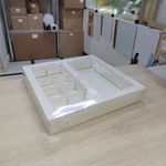 Коробка с вклеенным окном для конфет 200х200х30 мм (8 ячеек ) + для шоколадной плитки 160х80 мм (белая)