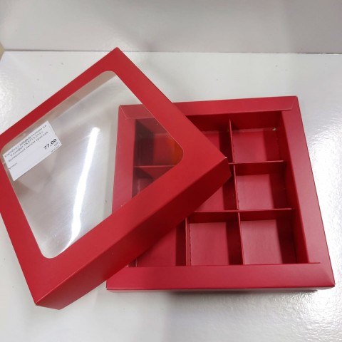 Коробка с разделителями на 9 конфет 15,5*15,5*3 с вклеенным окном красная