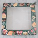 Коробка с окном из МГК 30x30x8 см праздничная