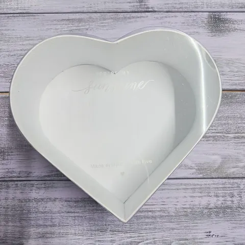 Коробка сердце белая, 20,5*16,5*8 средняя