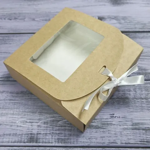 Коробка крафт с окном с завязками 16*16*5