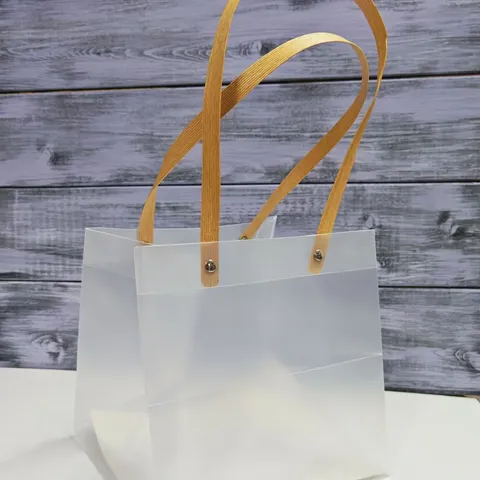 Пакет матовый с декоративной ручкой 20*20*20