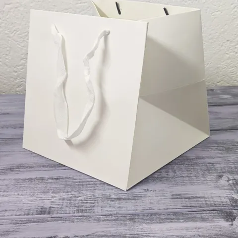 Пакет с декоративной ручкой 21*21*21 розовый/ белый