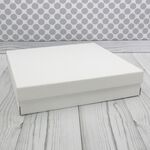 Коробка из МГК 37х37х8 см белая пирог без окна