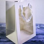 Пакет с окном 30*20*16 белый/персиковый